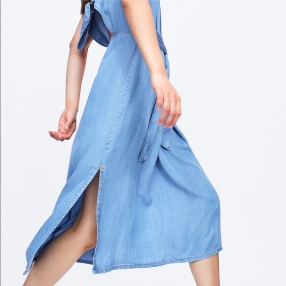 Zara M Blue Denim Dress with Open Back and Tie-up Detail - Picture 4 of 9